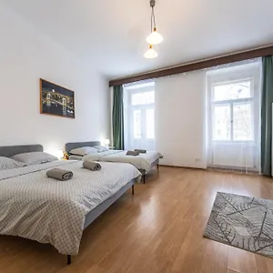 Wenceslas Square 2 Bedroom Praga