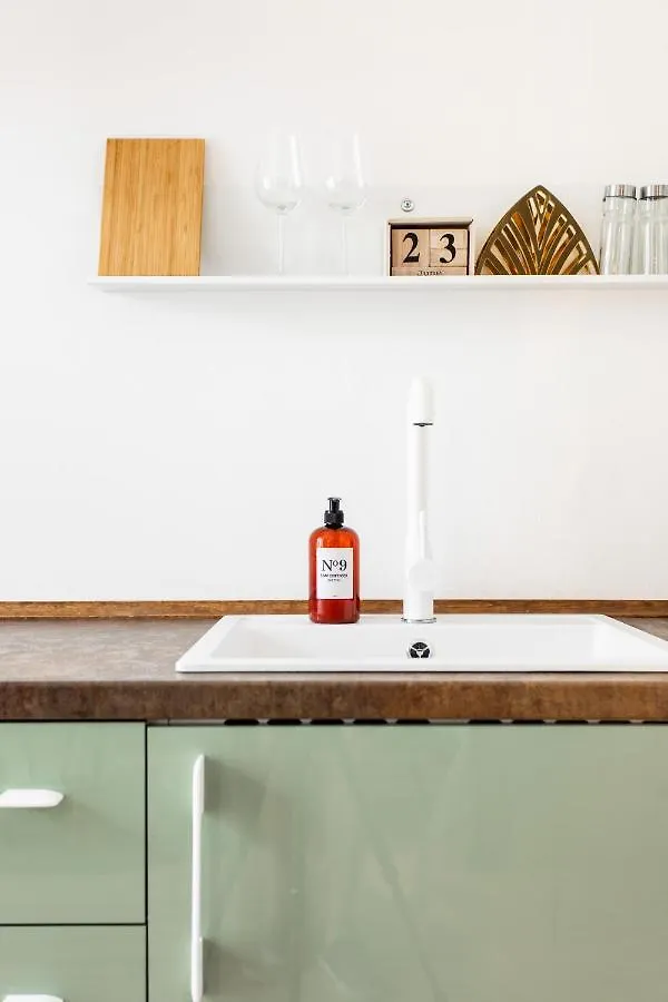 Cozy Modern Studio In Prague'S Absolute Center Διαμέρισμα